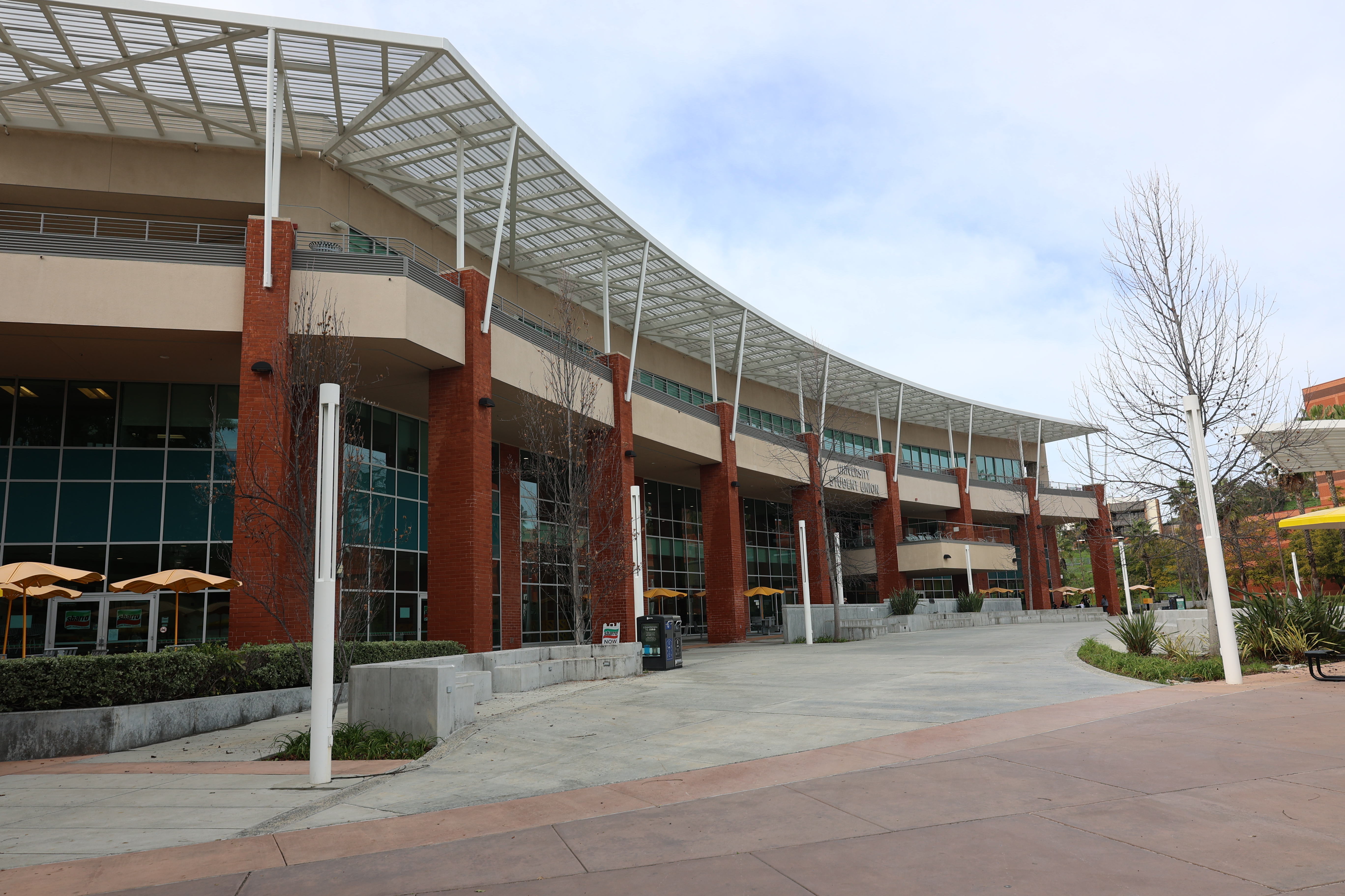 Panoramic of campus walkway